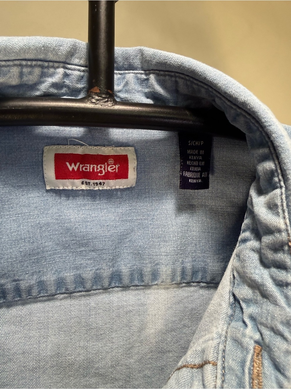 Women’s Wrangler Light Blue Short Sleeve Denim Button-Down Shirt - Picture 7 of 7